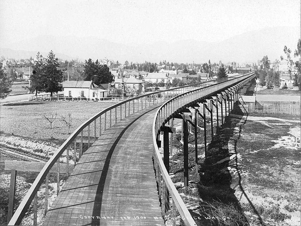 Cycleway in California, year 1900